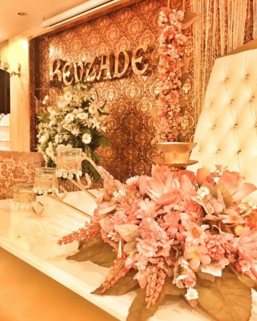 Beyzade gelin-damat baş masası dekoru